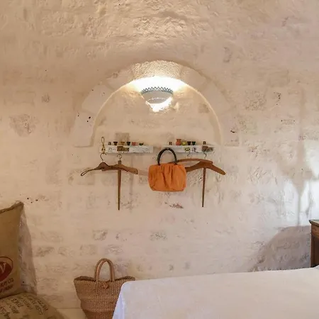 别墅 Trulli Alma Viva Con Piscina